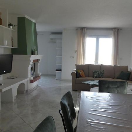 Appartement T4 Tres Bien Situe Et Climatise L'Ile-Rousse  Bagian luar foto