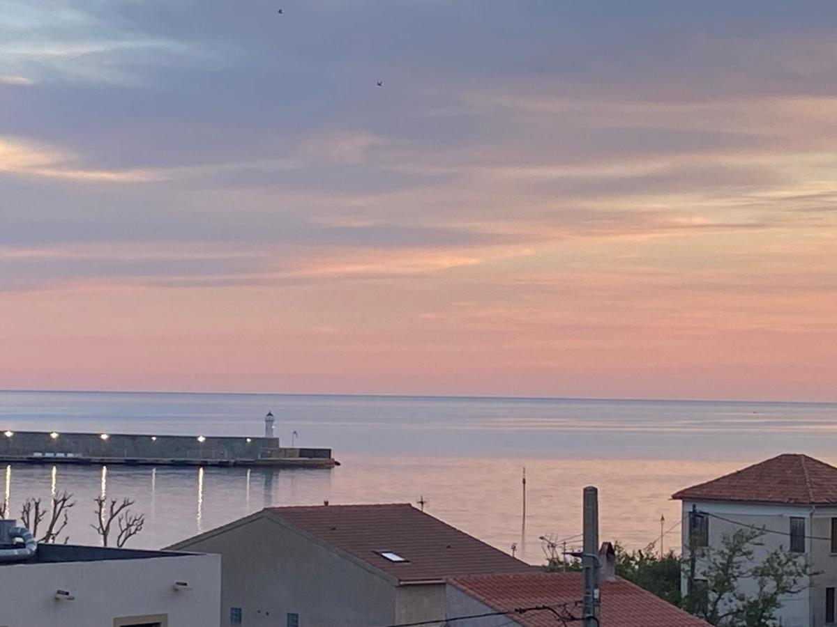 Appartement T4 Tres Bien Situe Et Climatise L'Ile-Rousse  Bagian luar foto